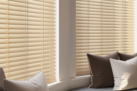 Motorised Venetian Blinds. Made to measure motorised venetian window blinds, supplied and fitted by Bargain blinds in Torbay, Devon.